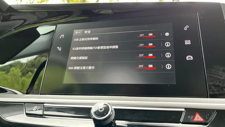 Opel Mokka全車系都將6具SRS氣囊列為標配，並搭載相當於Level 2半自動駕駛輔助的Opel Driver Assistance Systems系統。陳志淵攝