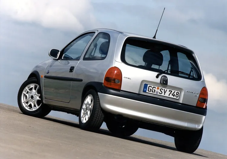 Opel Corsa B、也就是第二代車型，在1990年代中後期曾經是年輕人入主進口小車的一時之選。原廠照片