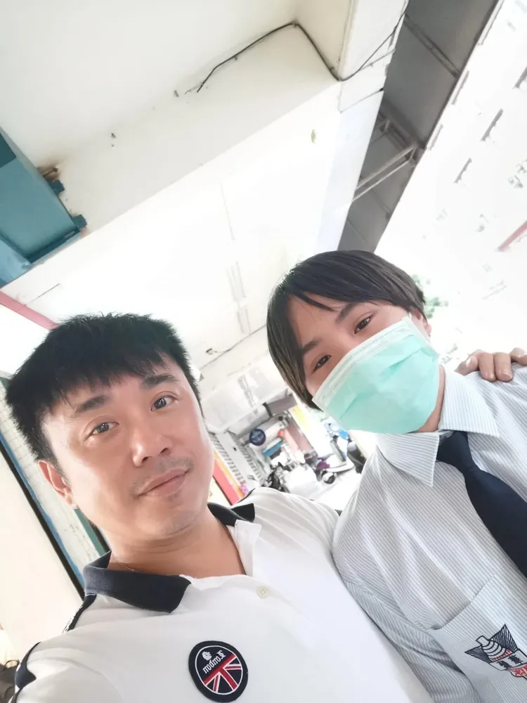 18歲的小小彬（右）下周就要考學測。翻攝小彬彬臉書