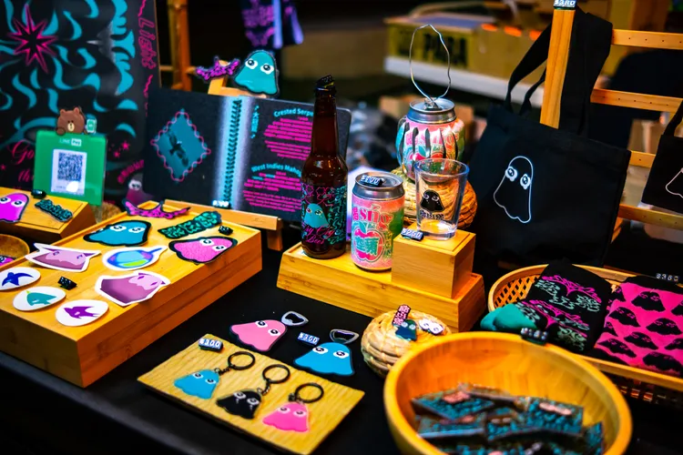 空山祭周邊商品，又以能DIY燈籠的氣泡飲最熱銷。文化局提供