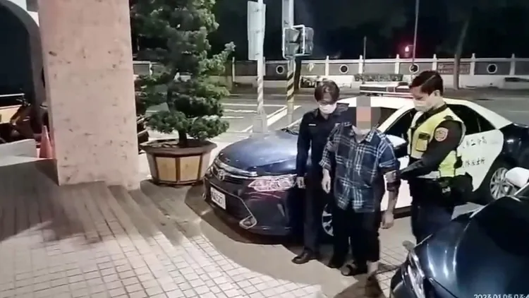 警方訊後將依刑法放火罪將葉男移送法辦。讀者提供