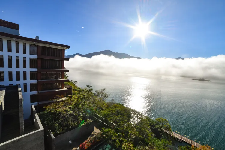 讀者在涵碧樓入住時，於今日上午觀察到絕美雲瀑。讀者提供