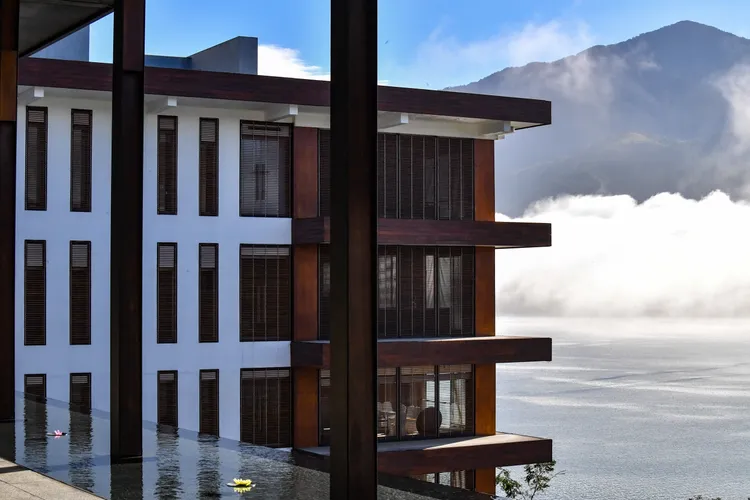 雲瀑的現蹤，讓欣賞到的民眾又驚又喜。讀者提供