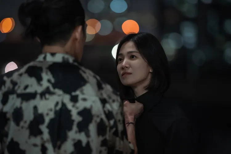 宋慧喬《黑暗榮耀》為了復仇布局18年，反過來對付當初霸凌她的同學。Netflix提供