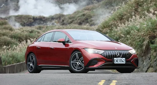 壹蘋試駕|Mercedes-AMG EQE43高性能電動轎跑 一身武裝宛如未來戰鬥機