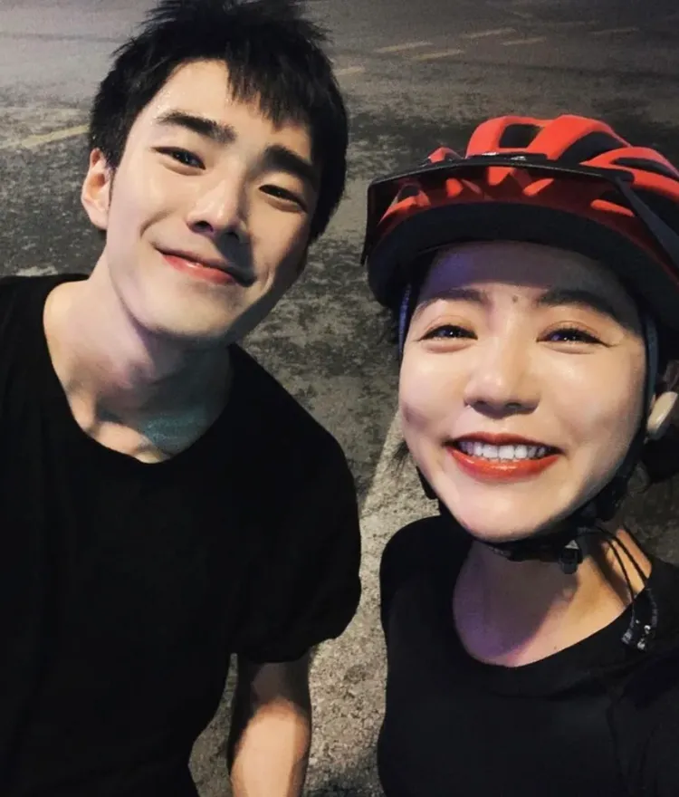 丁噹（右）與小金城武有共同興趣就是騎車運動。翻攝丁噹IG