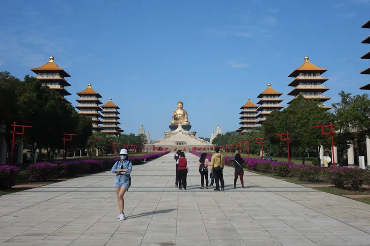 佛光山是春節踏青走春、點燈祈福的好去處。羅琦文攝