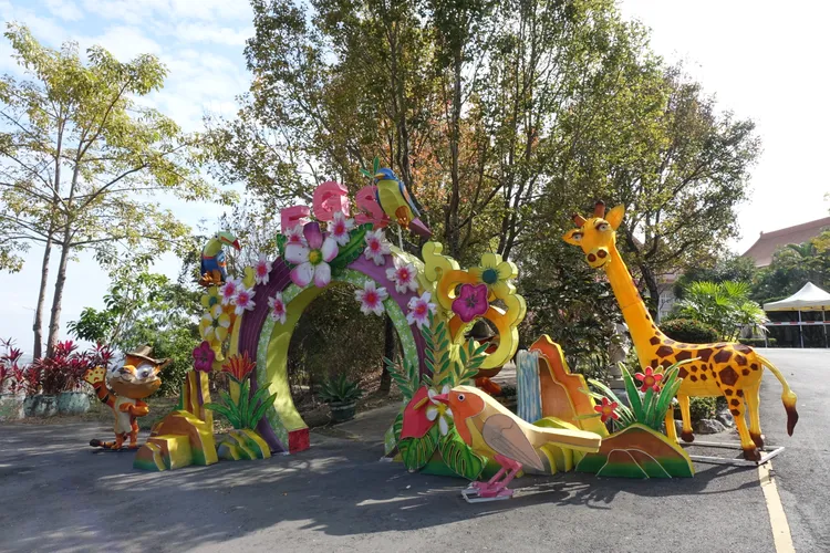 多組可愛的燈飾，將在新春期間點亮佛光山。羅琦文攝