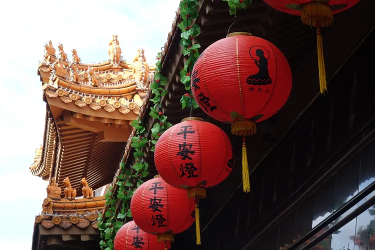 佛光山每年春節都有平安燈法會、上燈法會。羅琦文攝