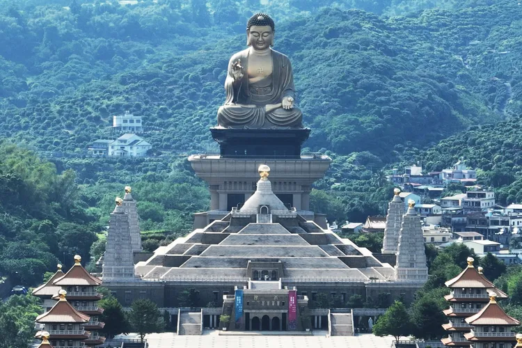 佛陀紀念館的大佛氣勢宏偉。侯昌騰攝