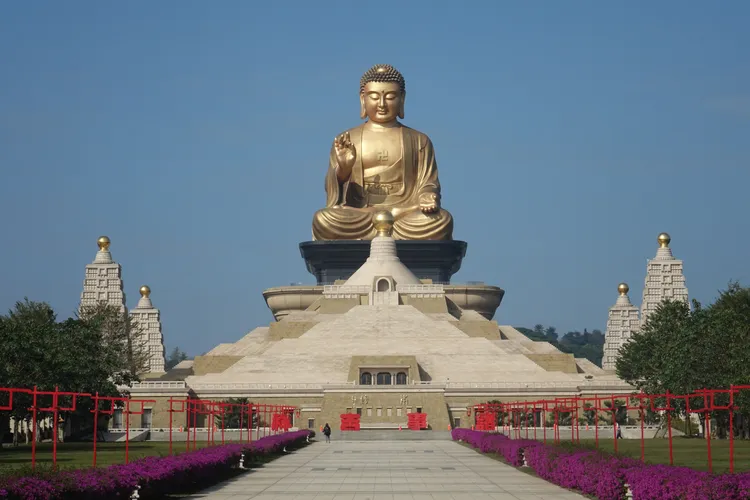 為期一個月的平安燈法會，佛光山多元的走春活動，有動態的現場互動展演，也有靜態的藝文燈景。羅琦文攝