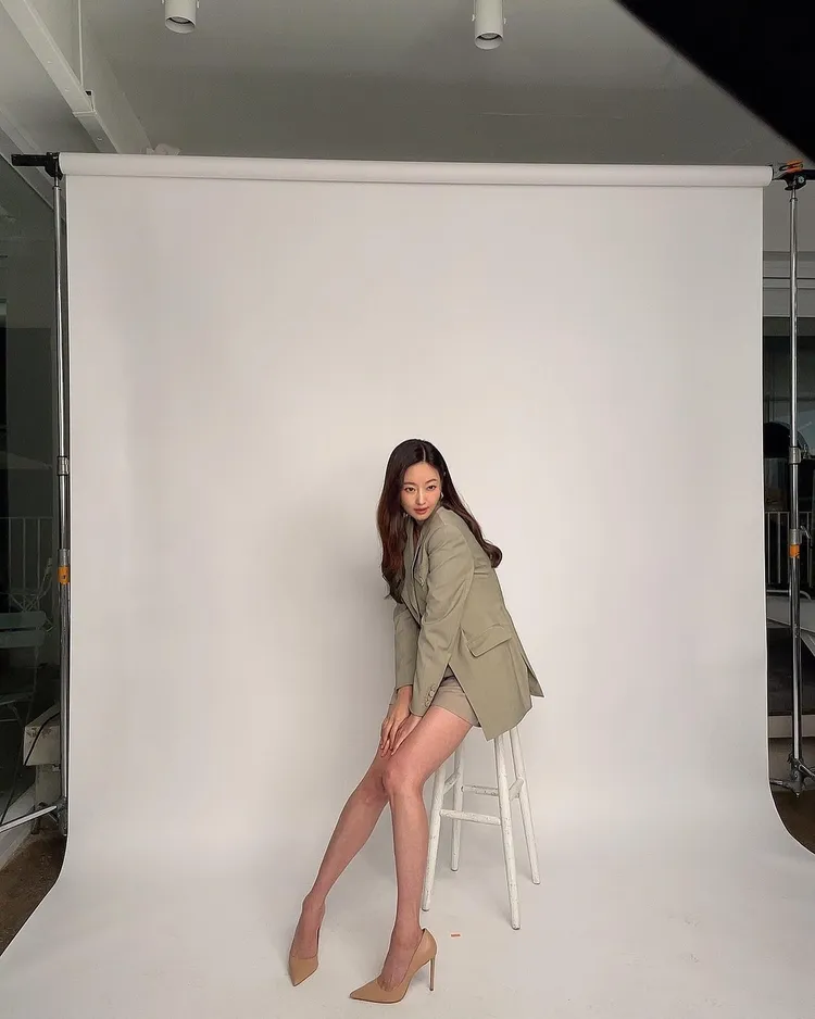 金思朗擁有一雙大長腿。翻攝金思朗IG