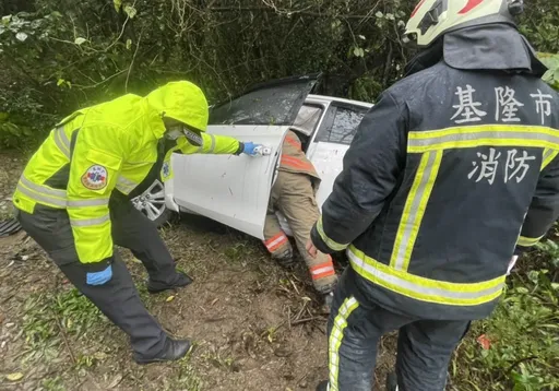 基隆女自撞受困　智慧手機救了她一命！火速救援關鍵是這
