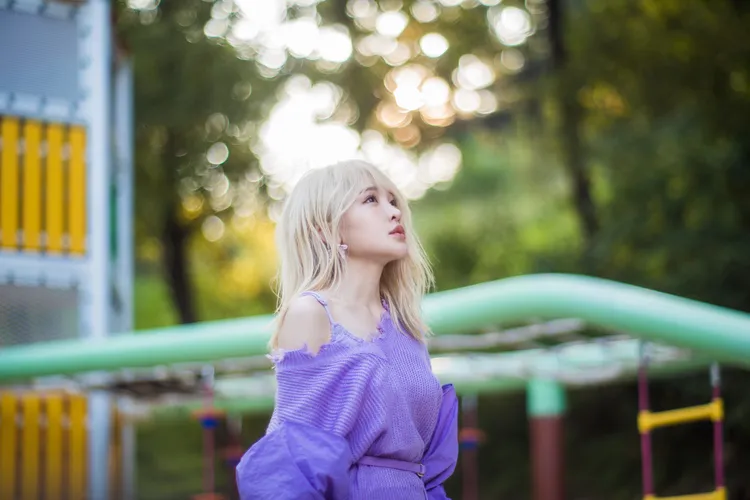 張若凡靠著寫日記，走出陰霾。索尼提供