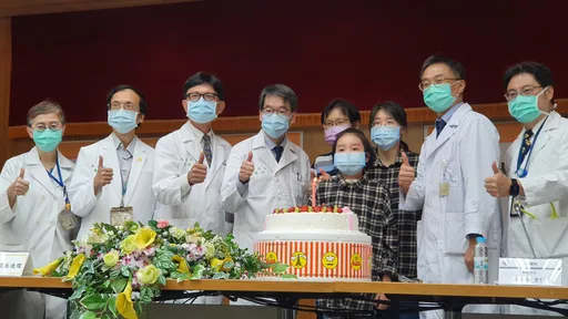 台灣首例!父母各捐一半肺救女 台大精銳「十年磨一劍」開刀15小時助重生