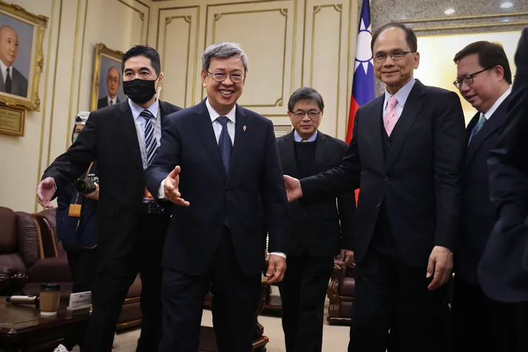 陳建仁下午到立法院拜會院長游錫堃，並舉行閉門會談。林林攝