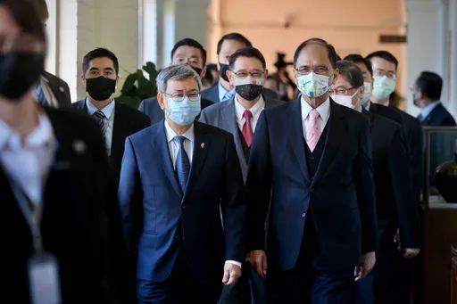 直球對決!被問借調、抄襲爭議 陳建仁2度將問題拋給「他」