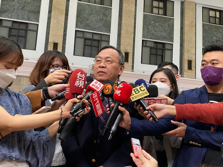 台銀董事長呂桔誠提醒民眾儘快兌換新鈔。林巧雁攝