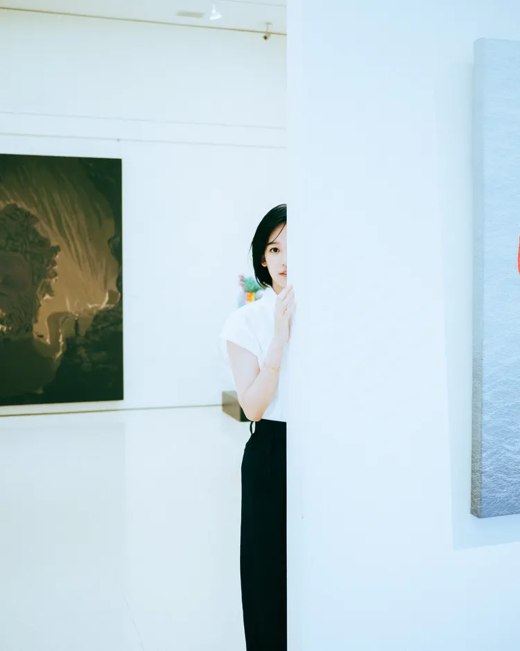 孟耿如儘管重心放在家庭，但不當黃臉婆，日前以俐落造型搭配東方珠寶Qeelin作品，展現現代媽媽的時髦感。翻攝summer1991720 IG