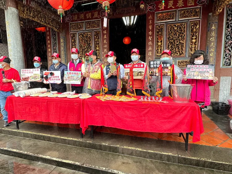 今年永安宮邀請企業單位參加「抬大神轎走尪競速」示範賽。林泊志攝