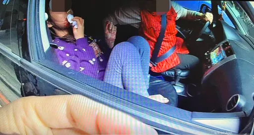 台中焦急媽狂拍警車車窗 驚見女童嘴角血直流!特警開道護送就醫