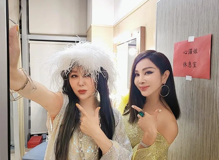 藍心湄（左）和陳美鳳將去日本旅遊。翻攝陳美鳳臉書