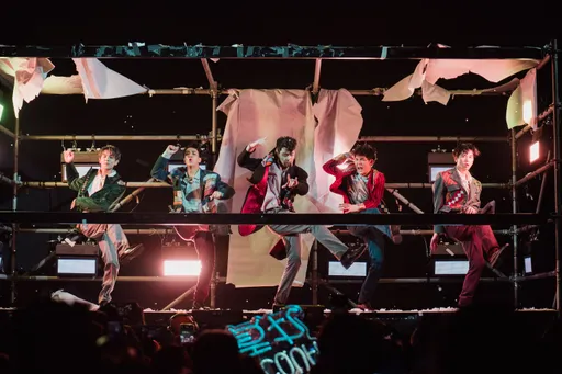 「AcQUA源少年」沉浸演出《極限震撼》 曾國城、游鴻明攜家人同樂