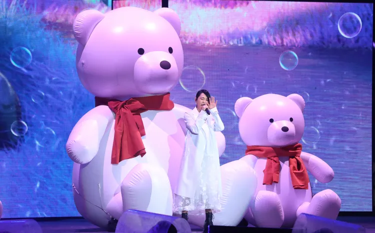 劉若英帶小熊演唱超萌。攝影中心攝