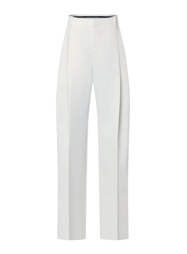 LV 白色寬褲，4萬4400元。翻攝LV官網