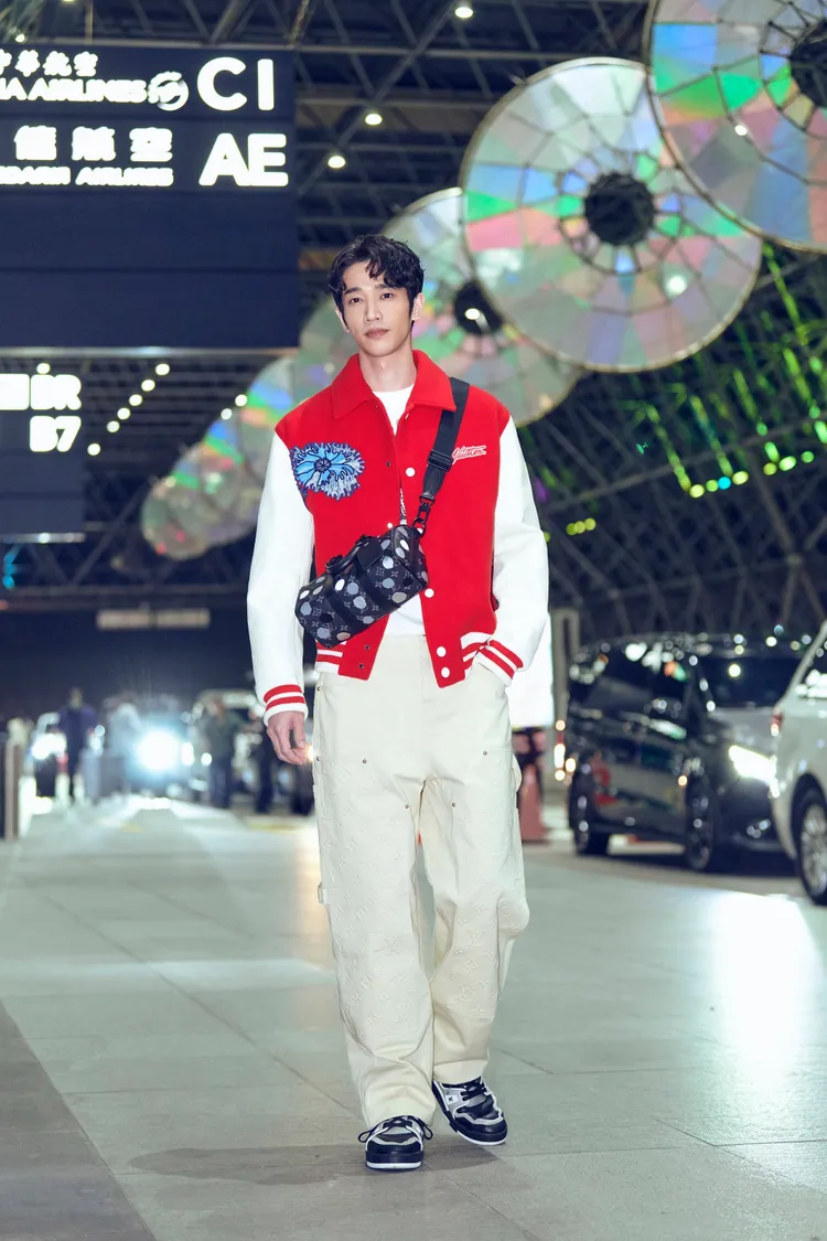 男星劉以豪日前出發飛巴黎，也將出席19日登場的LV 2023秋冬男裝系列大秀。品牌提供