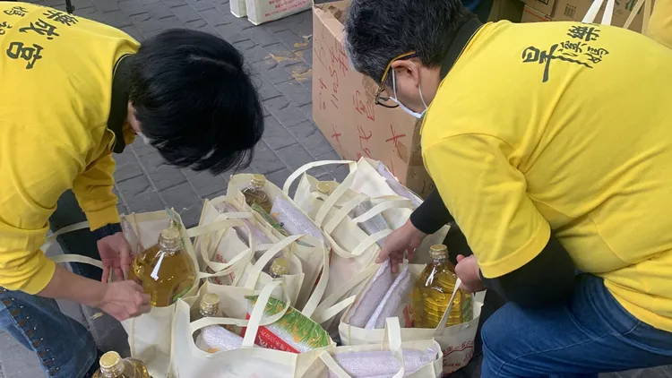 樂成宮今天捐出超過2萬斤白米等物資給弱勢家庭。曾雪蒨攝