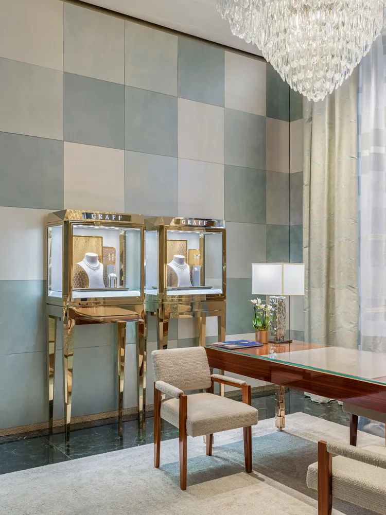 GRAFF於巴黎Rue Saint-Honoré專賣店中，展出一系列驚人作品。品牌提供