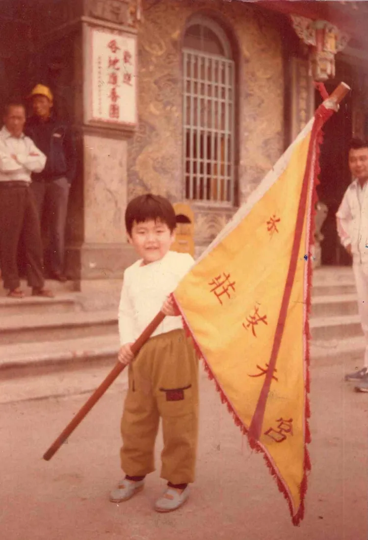 賴建程從小不好養，給玄天上帝收作契子。賴建程提供