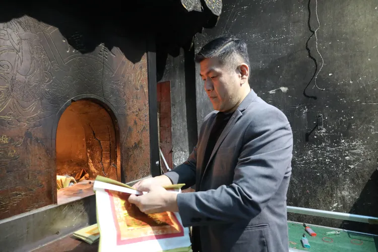 賴建程自幼與神佛有緣，讓他每周固定參拜行程。鄭孟晃攝