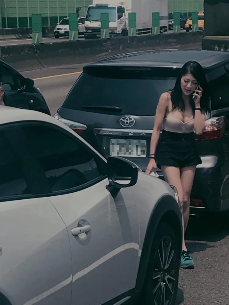 臉書「爆廢公社二館」