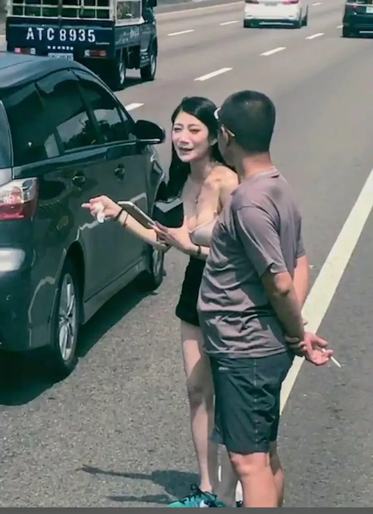 臉書「爆廢公社二館」