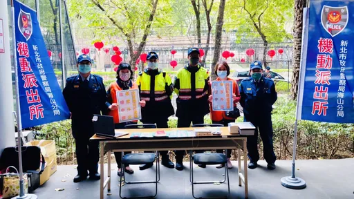 春節舉家出遊防小偷　一兼二顧！海山警百貨公司前設機動派出所