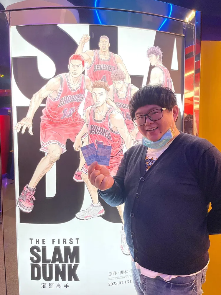 林育羣看《灌籃高手》，向童年致敬。翻攝林育羣臉書