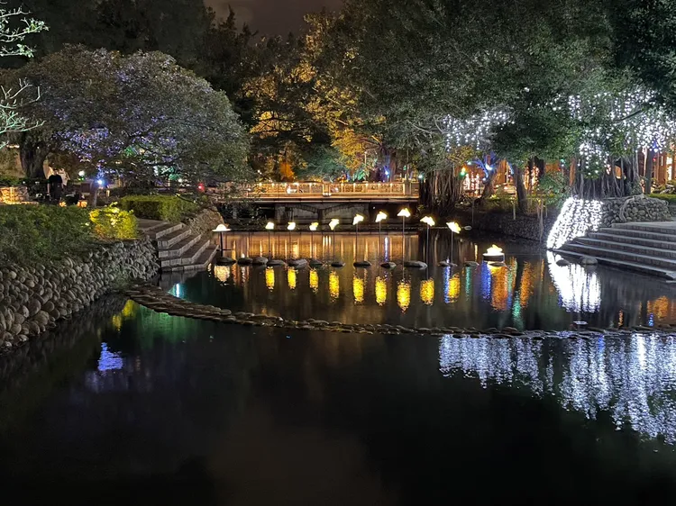 2023新竹過好年，萬兔順利！「From Here 兔 There」兔子輕盈跳躍，穿越河道，帶領人們迎向嶄新的一年。市府提供