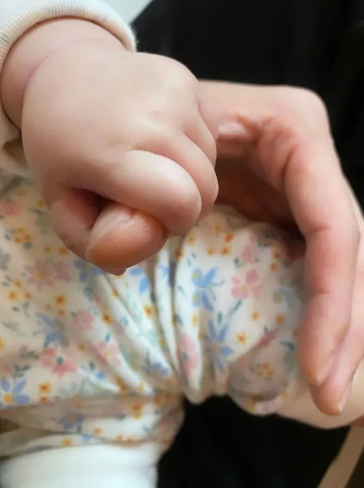 瘦子日前難得在IG曬出女兒小手抓著他大手的溫馨合影。翻攝mjfceo IG