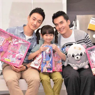 林佑威（左）和楊一展（右）當時飾演樂樂爸爸們，造成話題。翻攝《兩個爸爸》臉書