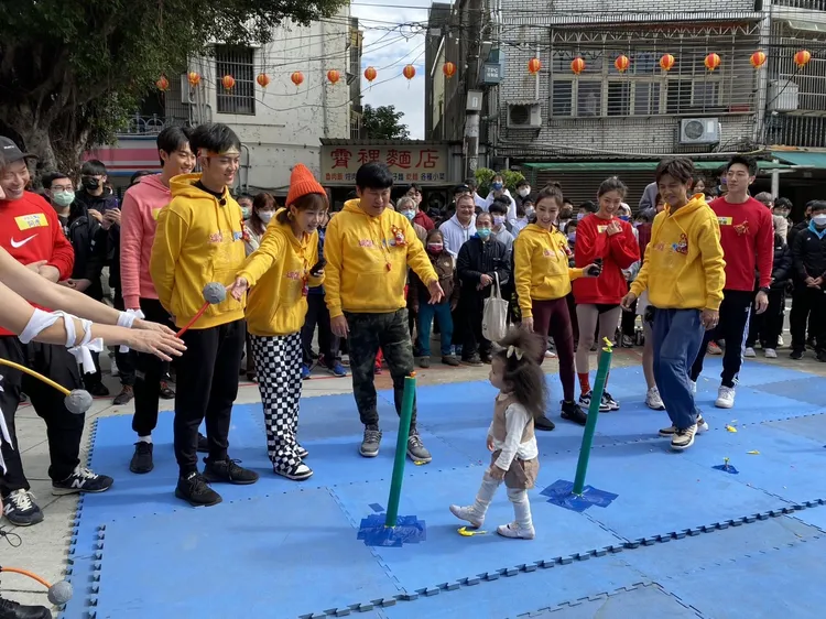 胡瓜（中）遭小朋友無視。民視提供
