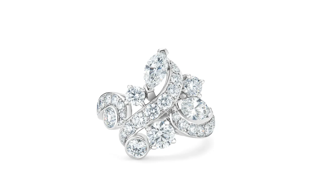 Adonis Rose Cluster 18K白金鑽石戒指,70萬元。品牌提供