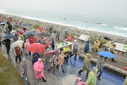 元旦健走摸彩送300項好禮　人潮擠爆花蓮太平洋公園