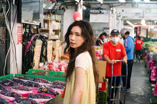 创作女声将赴美角逐葛莱美奖 装可爱发现超大咖坐隔壁
