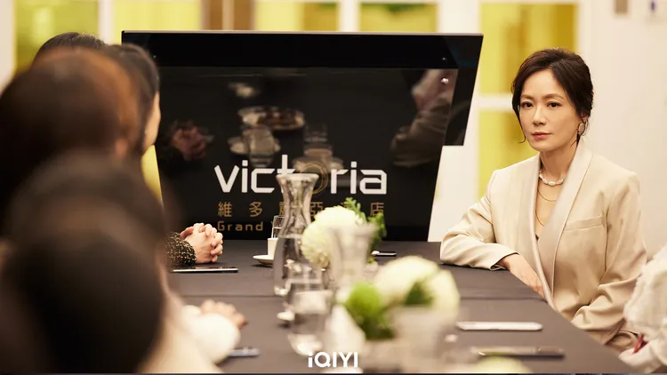 尹馨遭舉發霸凌老師，揭學校家長幕後內鬥成校園版宮鬥劇。愛奇藝國際站提供