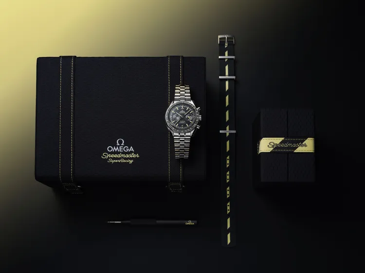 超霸Super Racing腕錶除精鋼鍊帶外，還會附上1條以回收尼龍製成的運動風織帶。品牌提供