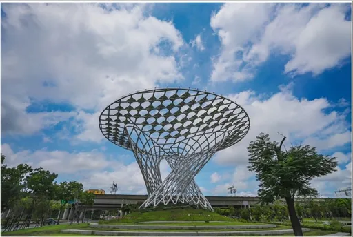 春節走春台南IG打卡熱點 綠能太陽樹、梅花鹿超吸情