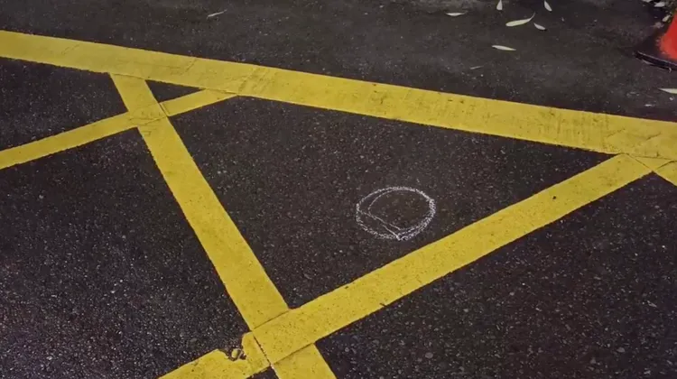 警方在現場發現數顆彈殼。翻攝畫面