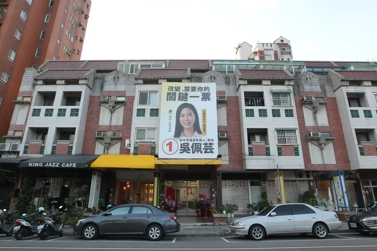 吳佩芸要讓大家知道她不是藍也不是綠，只求公平正義不管色彩。張喆喜攝